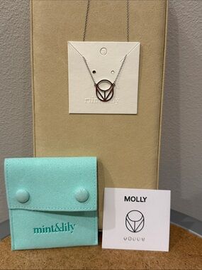 Molly Silver Circle Pendant Necklace 9”